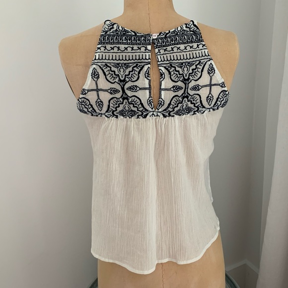 A&F Keyhole Back Top - Picture 3 of 5